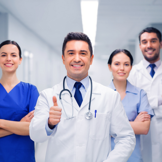 Divisa da Medico: La Guida per Scegliere Comfort, Igiene e Professionalità